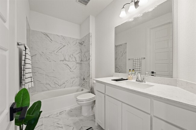 Photo - 2820 Shadybrook Dr