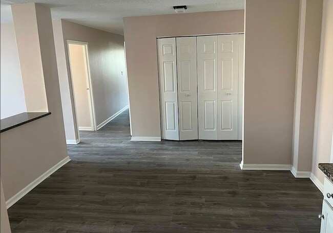 Photo - 2211 S Stewart Ave Unit 3B