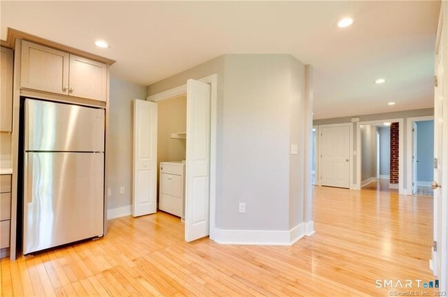 Photo - 157 River Rd