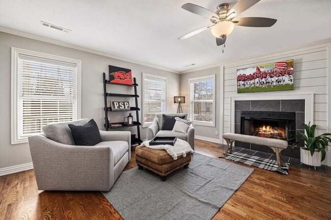 Building Photo - 473 N Oliver Ave Unit ID1221818P