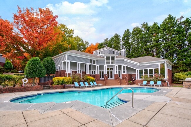 Pool and Clubhouse - Highland Oaks Apartments