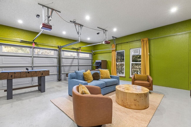 Photo - 326 Whisper Wood Ln Unit SI ID1436145P