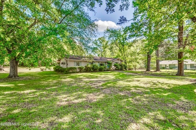 Photo - 823 Dunton Rd