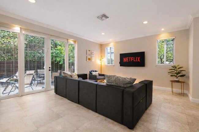 Building Photo - 1705 NE 11th St Unit SI ID1372360P