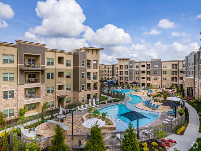 Building Photo - Cyan Southcreek