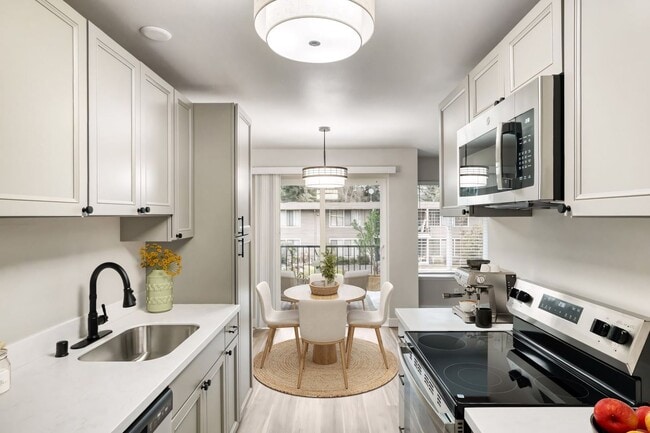 Photo - Beautifully Renovated 1 & 2 Bedroom Apartments in Lynnwood!