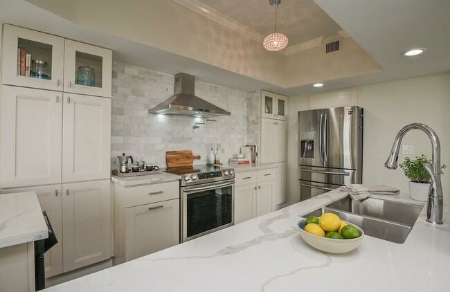 Photo - 15 Greenway Plz Unit 19F