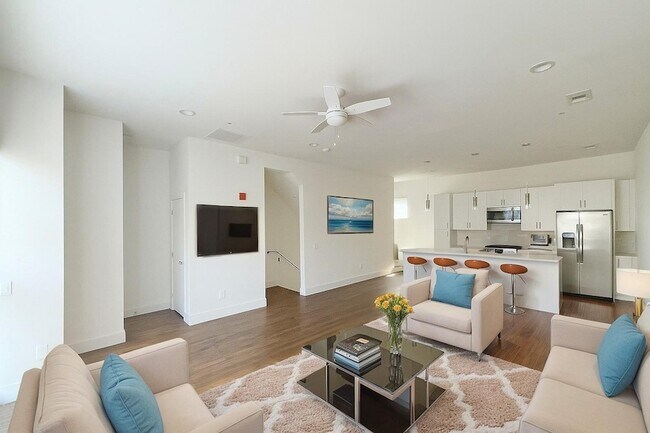 Photo - 1931 N Prairie Ave