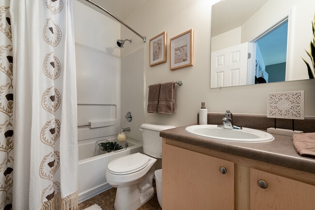 Photo - Fords Pointe Apartments and Townhomes