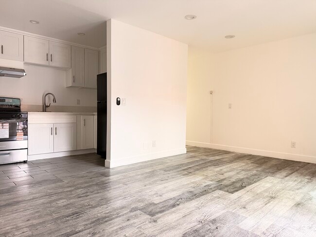 Photo - Convenient Beautifully Remodel Apartments