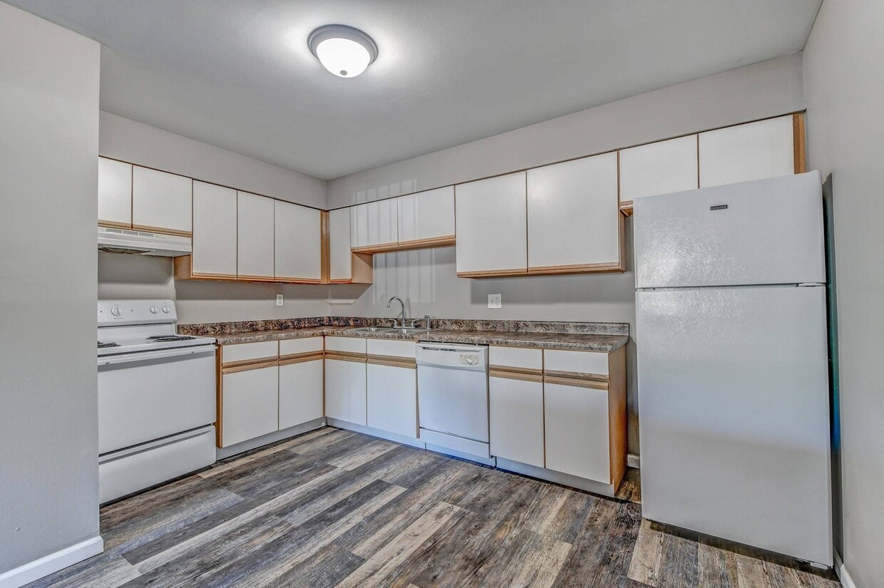 2x1 Country Kitchen Renovated - 2 Bedroom, 1 Bath - Country Kitchen - Renovated