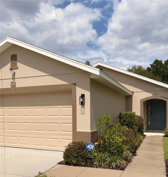 Building Photo - 5806 Oak Mill Terrace