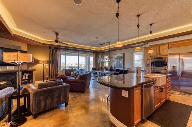 Building Photo - 9216 Tesoras Dr Unit 202