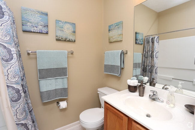 2BR, 2BA - 1,125 SF - First Bathroom - Georgetown Oaks Apartments