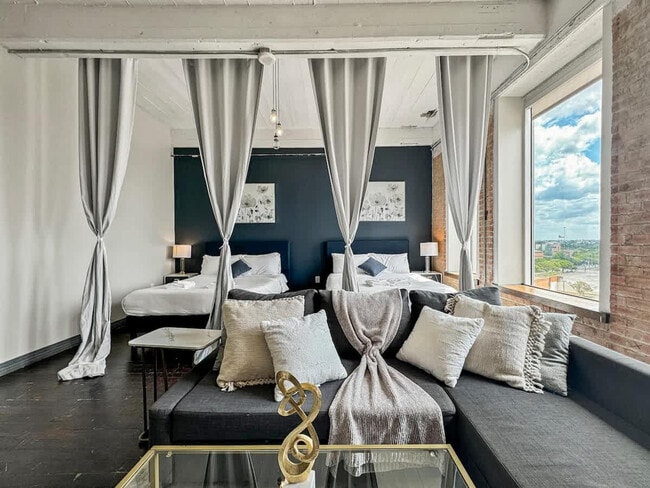 Building Photo - 555 Evergreen St Unit ID1075582P