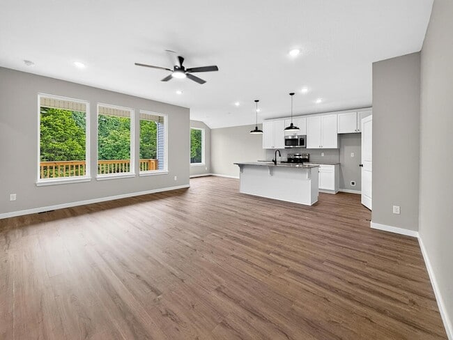 Photo - 585 Bailiwick Dr