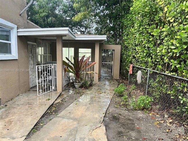 Photo - 261 NW 49th St