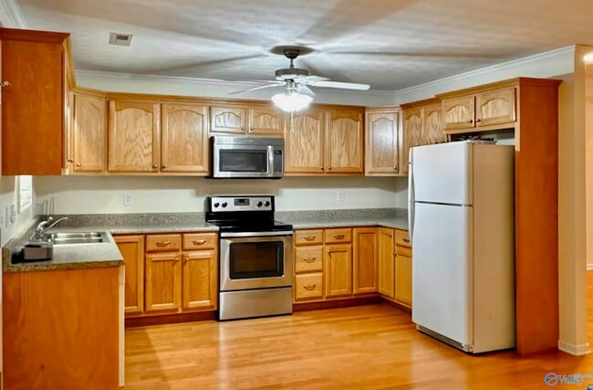 Photo - 1024 Clint Dr SE