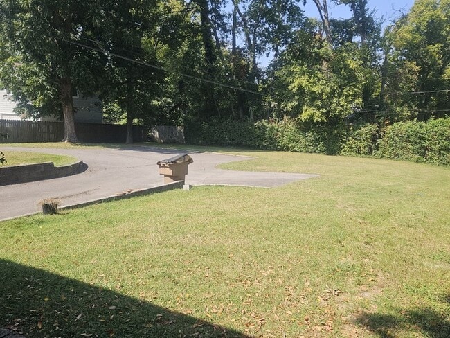 Photo - 2502 Woodlawn Dr