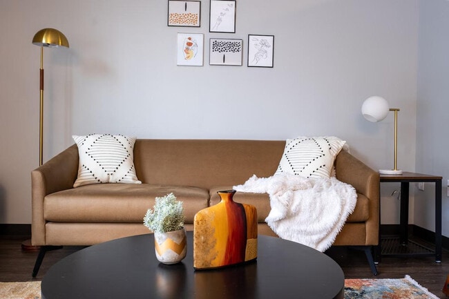 Building Photo - 2301 Ingersoll Ave Unit ID1036744P