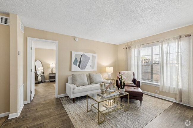 1BR, 1BA - 630SF - Living Room - Hillcrest Estates
