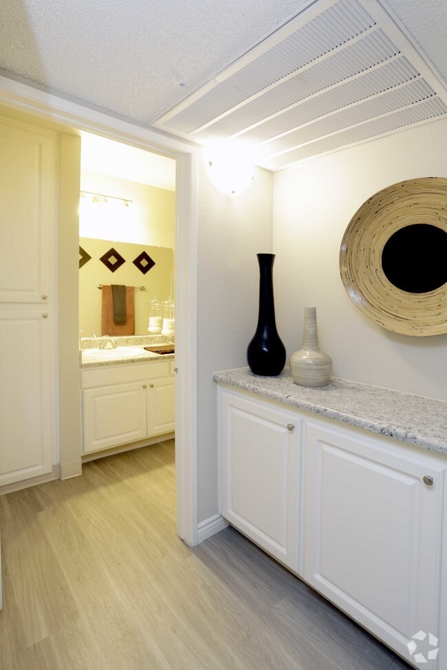 1BR, 1BA - 650SF - Grand Apartments on Lindley