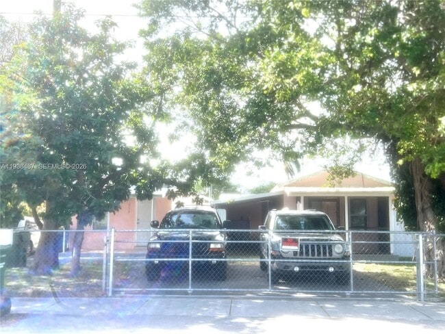 Building Photo - 616 SW 8th Ave