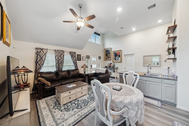 Photo - 257 N Lynx Trail