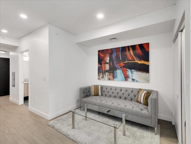 Building Photo - 817 N 6th St Unit ID1047103P