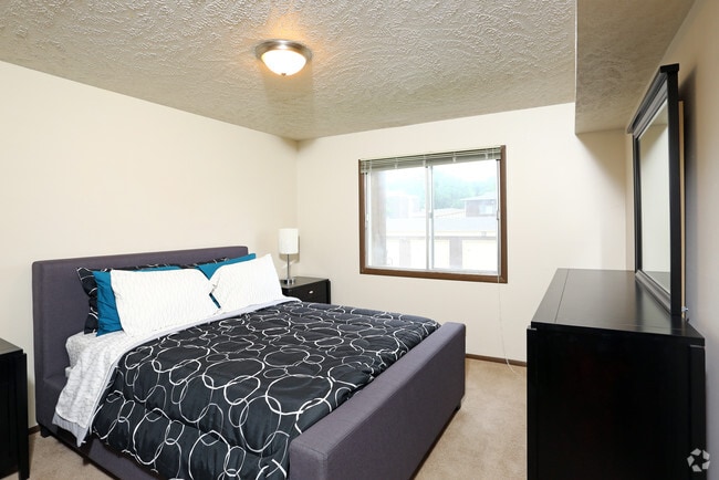 Bedroom - Old Mill Apartments