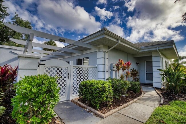 Photo - 208 Cerromar Way S
