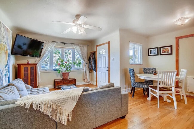 Photo - 2933 Ivanhoe St Unit ID1357994P