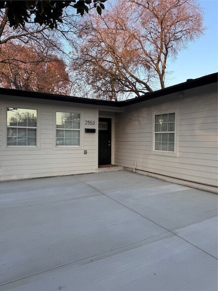 Photo - 2553 Wicker Ave