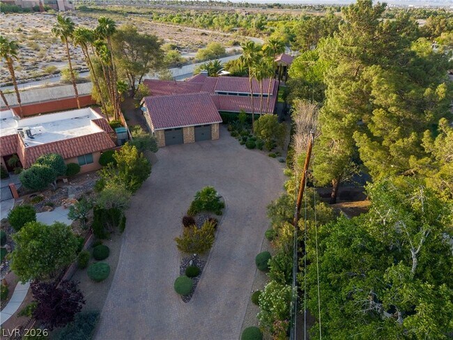 Photo - 300 Lacy Ln