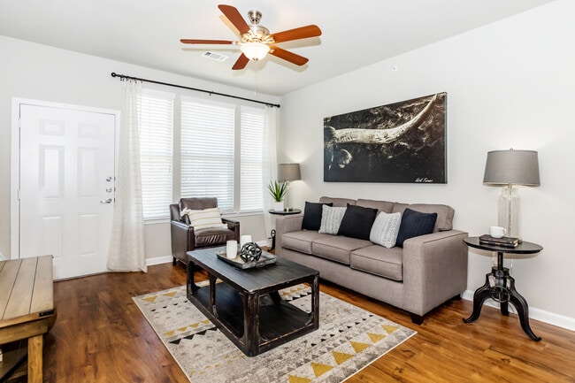 Building Photo - The Landings at Creekside