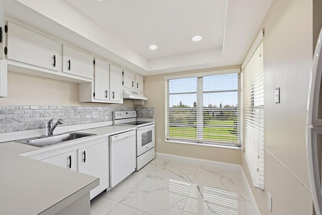 Photo - 4158 Inverrary Dr Unit 511