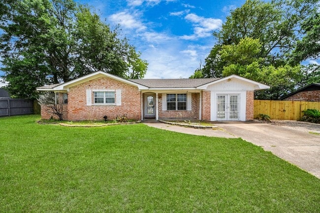 Photo - 811 Hillcrest Dr