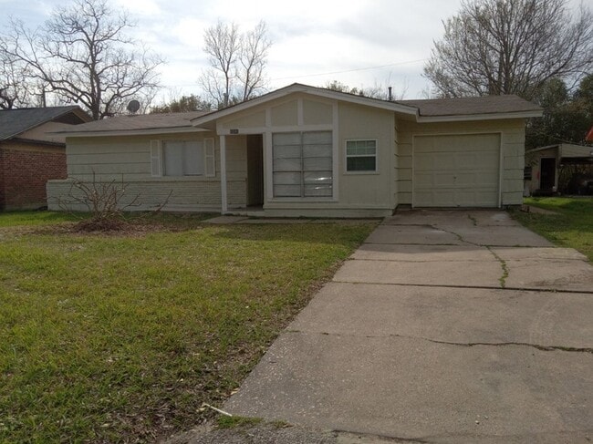 Building Photo - 9306 St Lo Rd