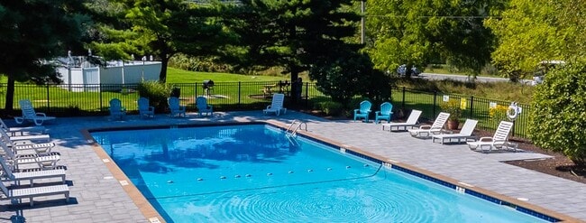 Building Photo - Carriage Hill Apartments