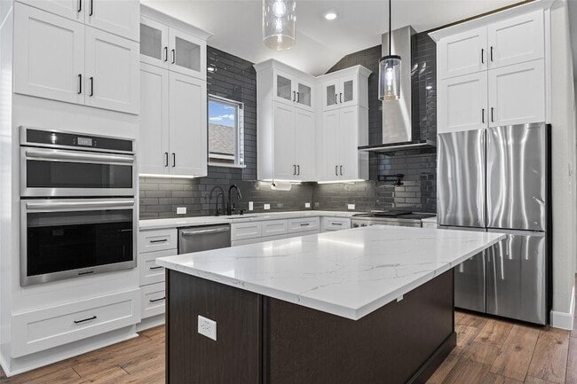 Photo - 140 Caterpillar Ln