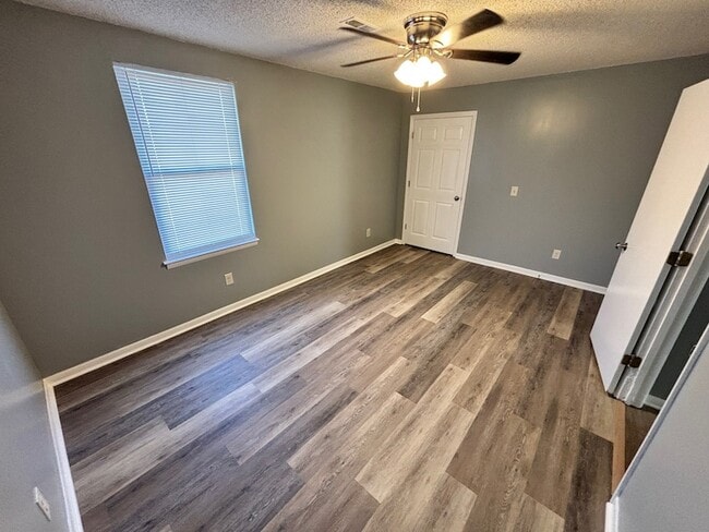 Photo - 3415 Meadow Ct