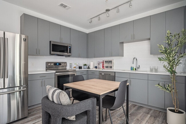 Photo - 542 Boulevard NE Unit ID1299407P