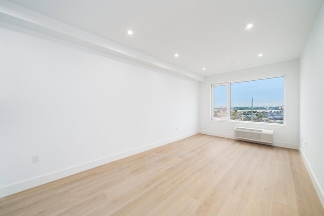 Photo - 3309 Liberty Ave Unit 405