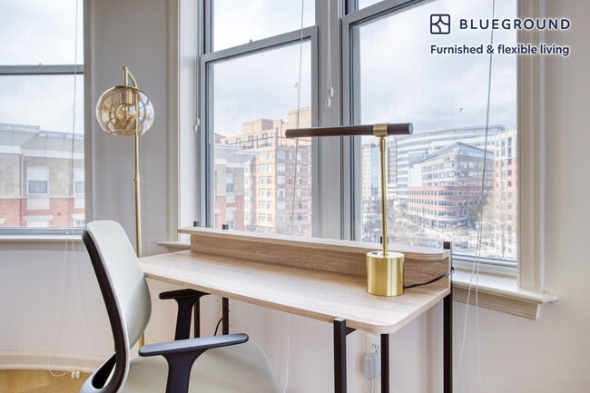 Photo - 925 N Garfield St Unit FL5-ID492