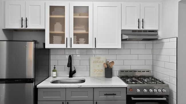 Elevate your lifestyle at Eagle Rock Apartments at Mineola. Our modern kitchens feature sleek cabinetry and premium finishes, perfect for culinary enthusiasts. Embrace comfort and functionality—schedule your tour today to see it for yourself! - Eagle Rock Apartments at Mineola