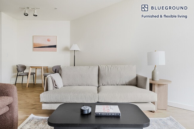 Photo - 362 Bellevue Way NE Unit SI FL5-ID974