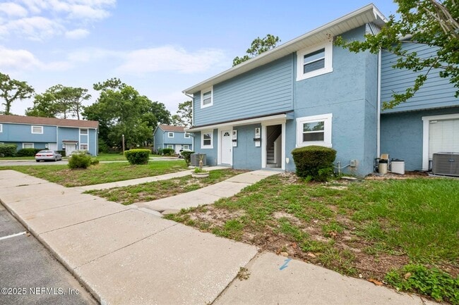 Building Photo - 11359 Bedford Oaks Dr