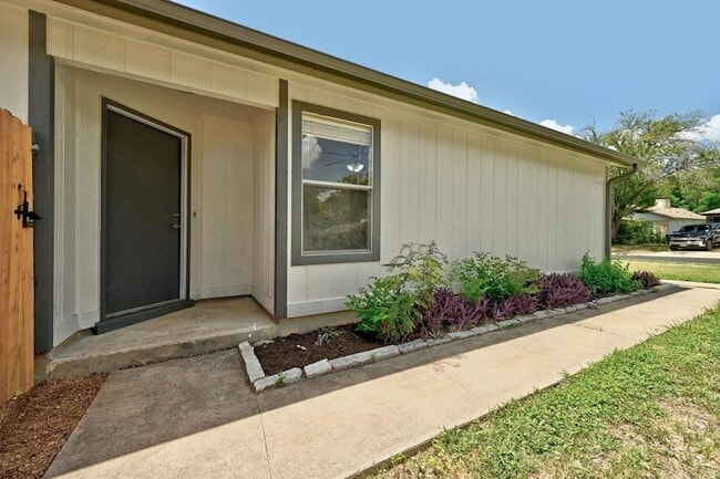 Photo - 9601 Holly Springs Dr
