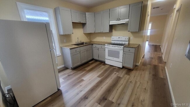 Photo - 19 Hoffman Ave