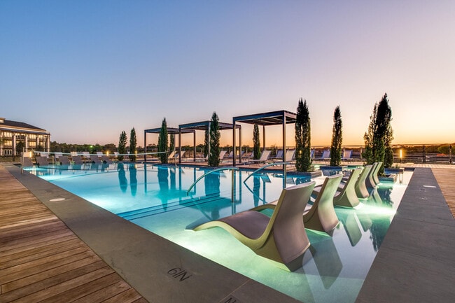 Building Photo - The Boat House